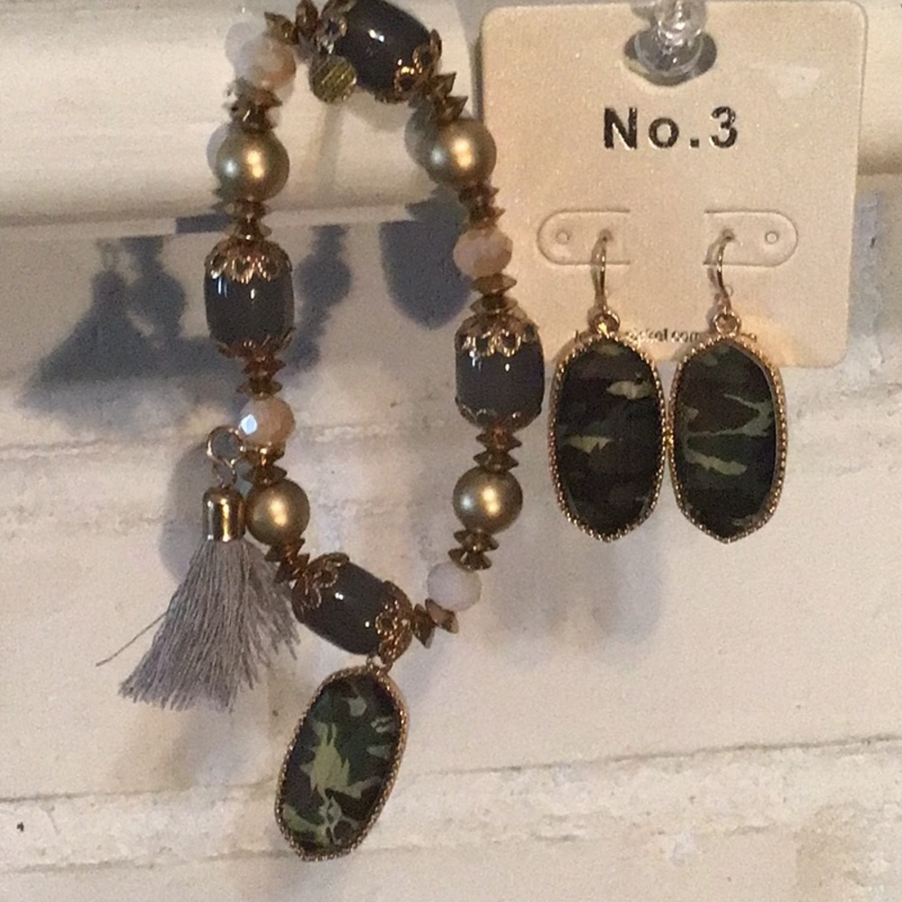 NWOT Fashion bracelet and earring set